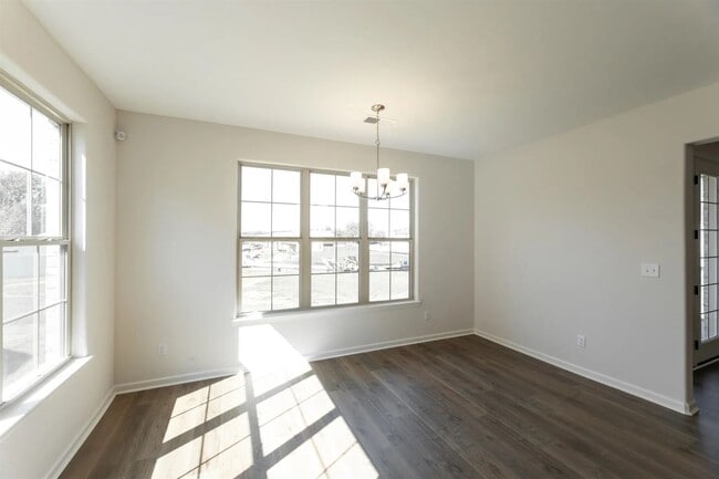 Building Photo - 140 Blue St