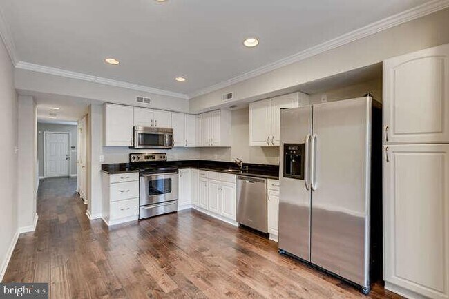 Building Photo - 768 Carroll St