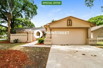 Building Photo - 4 Bedroom Pet-Friendly Home in LONGWOOD, F...