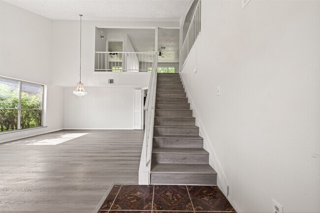 Building Photo - 710 Beechbend Dr