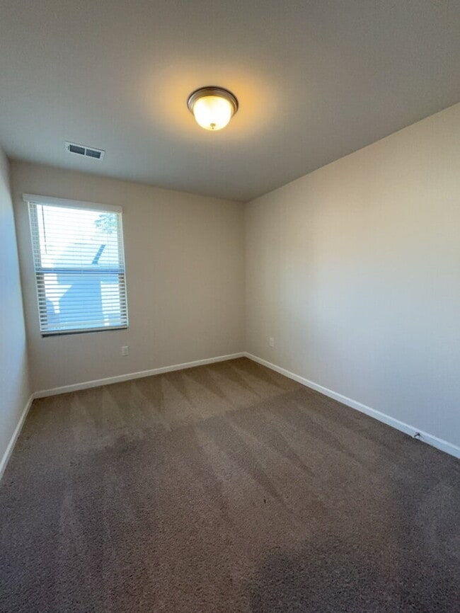 Building Photo - 1012 Berry Patch Cir