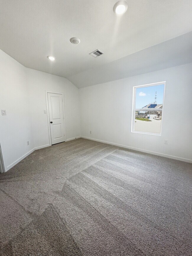 Building Photo - 26915 Nightingale Songs Dr