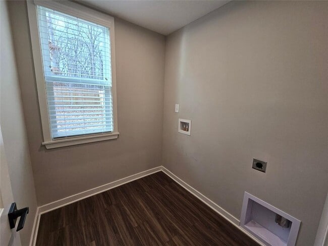 Building Photo - 196 Catalpa Grv