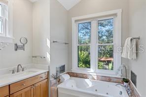 Building Photo - 324 Julia Pl