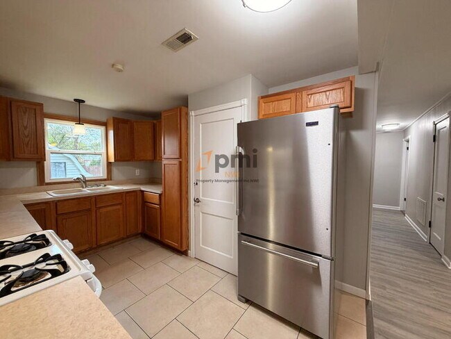 Building Photo - 105-105 W McAlpin St