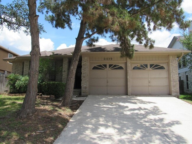 Building Photo - 3 Bedroom in Encino Park!