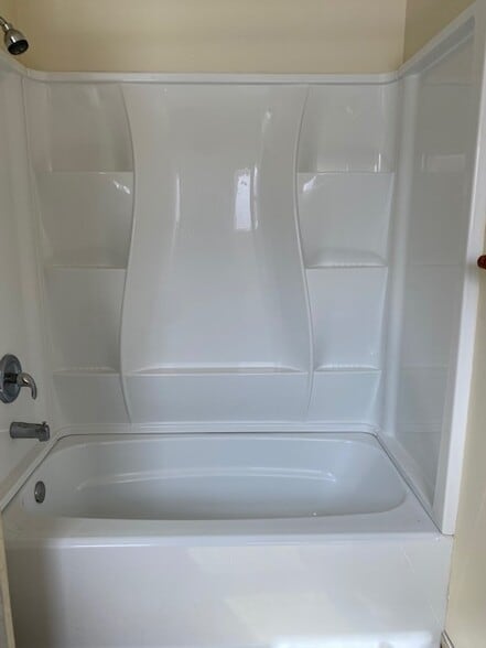 Full size tub - 325 S Sherwood Ave