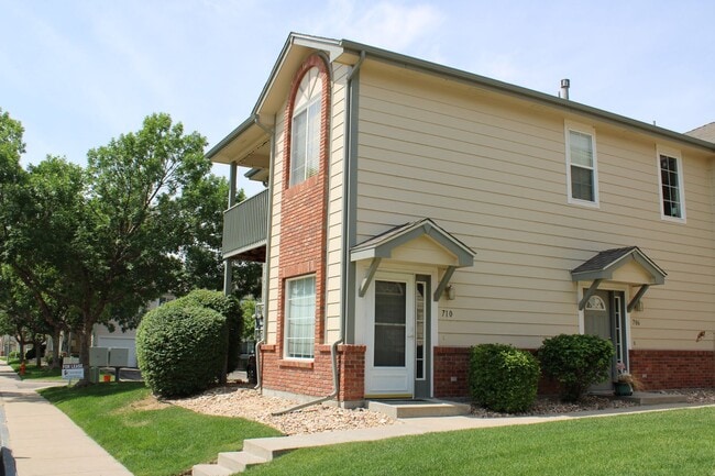 Building Photo - Low-Maintenance Luxury with Community Perks