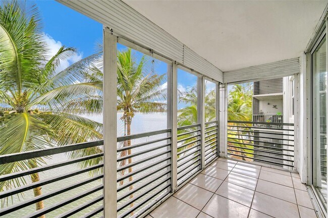 Building Photo - 1075 NE Miami Gardens Dr
