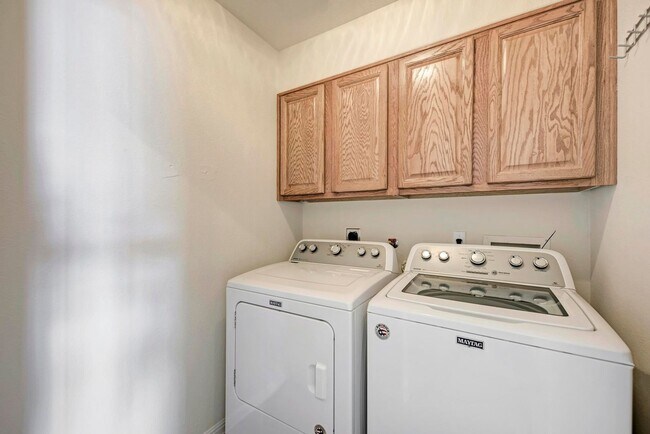 Building Photo - Large home in Pflugerville!  3 car garage - Highland Park Neighborhood