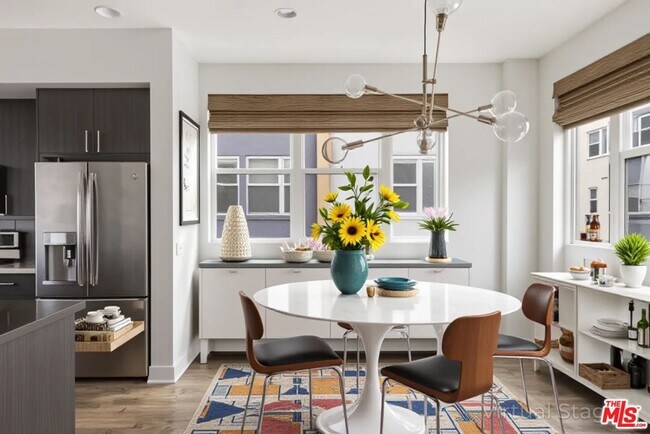 Building Photo - 2753 Waverly Dr