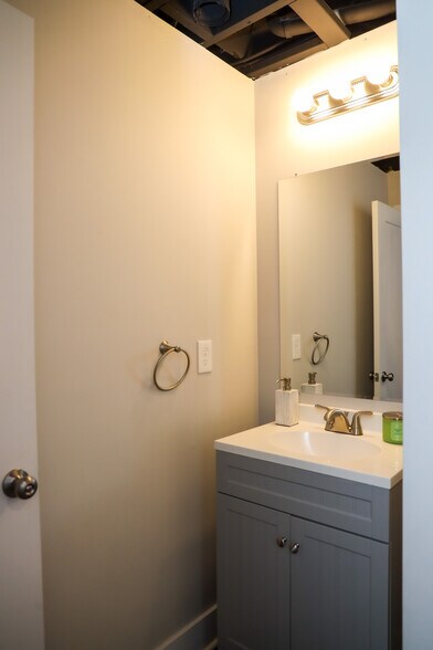 Basement Full Bathroom - 1617 27th St N