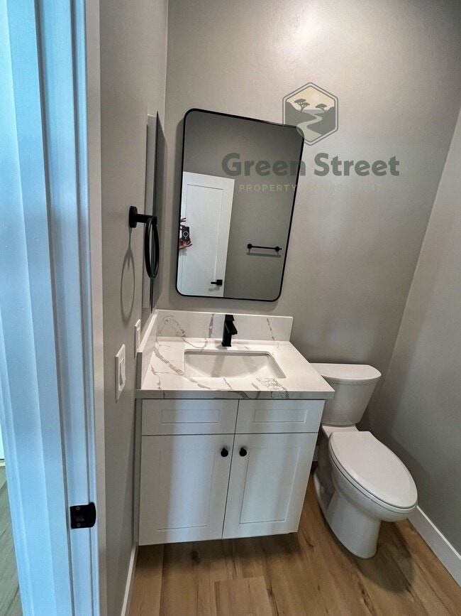 Building Photo - 2410 Albatross St