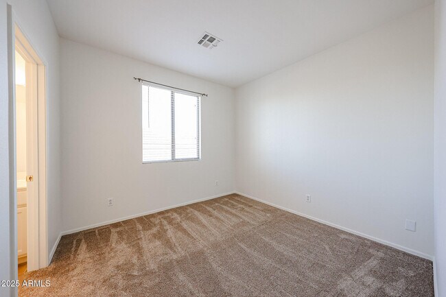 Building Photo - 4112 E Barwick Dr