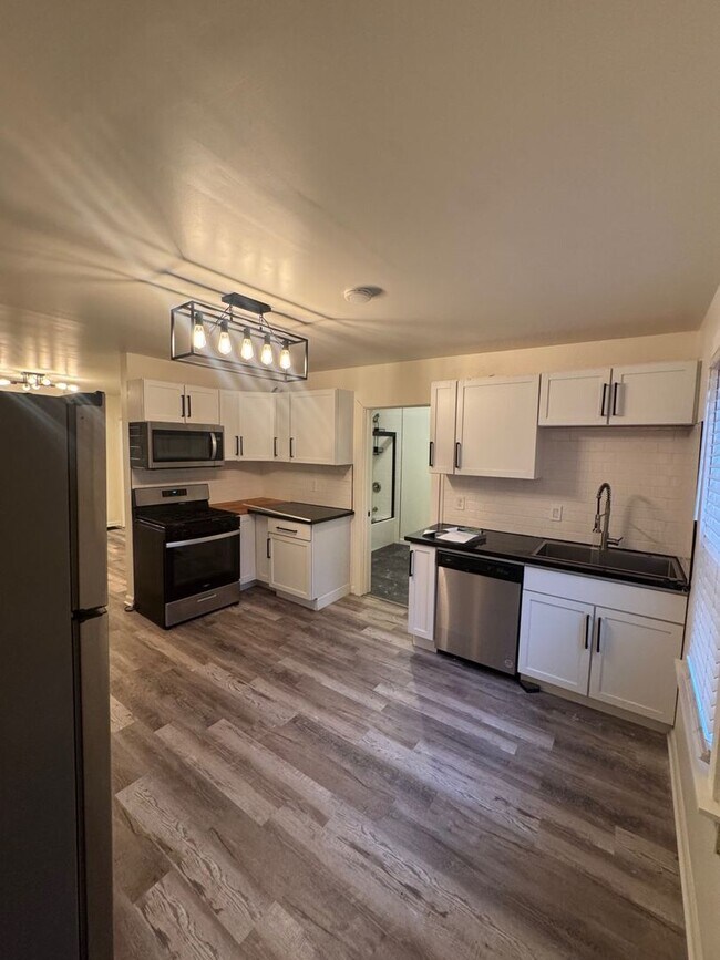 Building Photo - 1573 S 3rd St