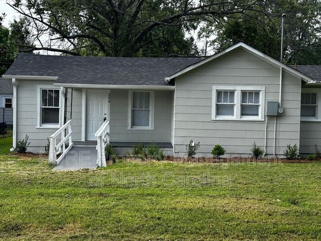 Building Photo - 204 Moore Dr