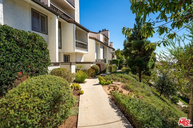 Building Photo - 17087 Palisades Cir