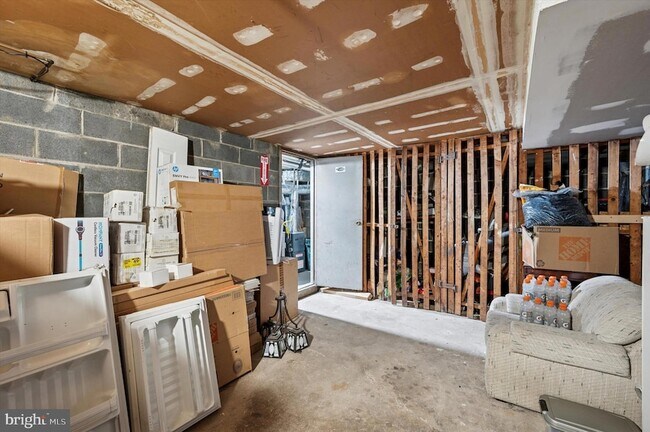 Building Photo - 409 Naomi St