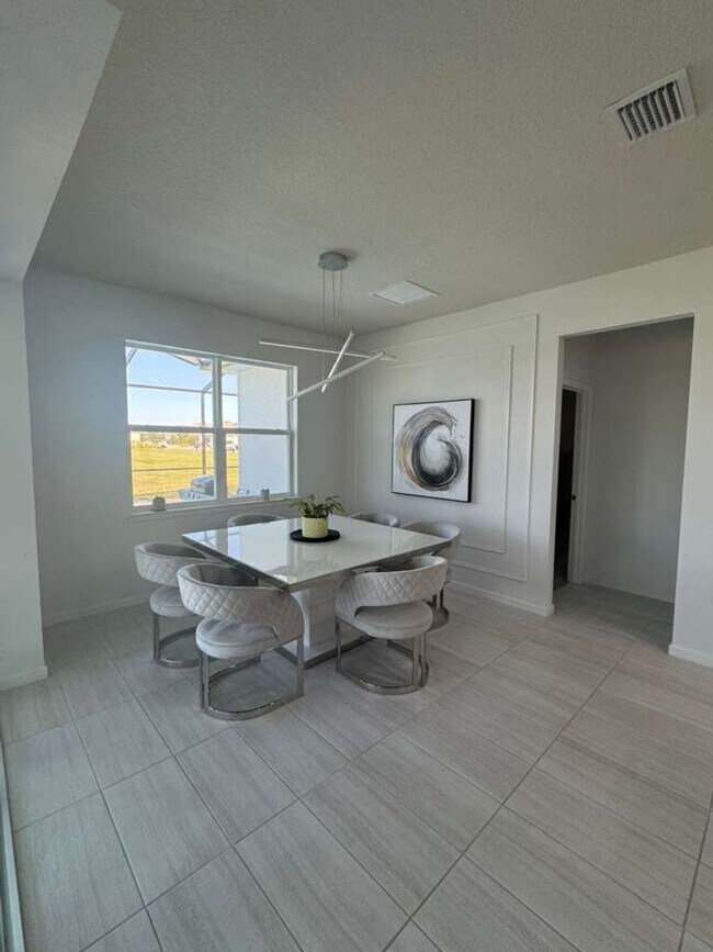Building Photo - Modern 3-Bedroom Home with Pool and Lake View