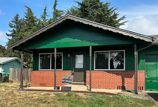 Building Photo - 2BD/1BA Duplex with large fenced yard Available June 5th!