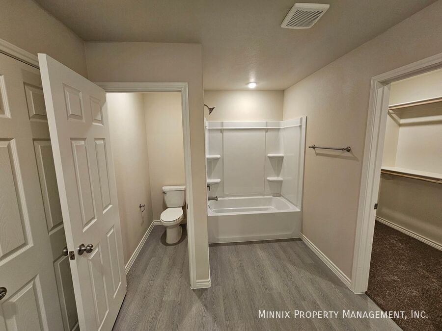Building Photo - 1309 Bajada St