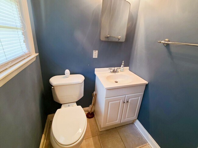 Building Photo - Rent Ready! National Hills Ranch Move in R...