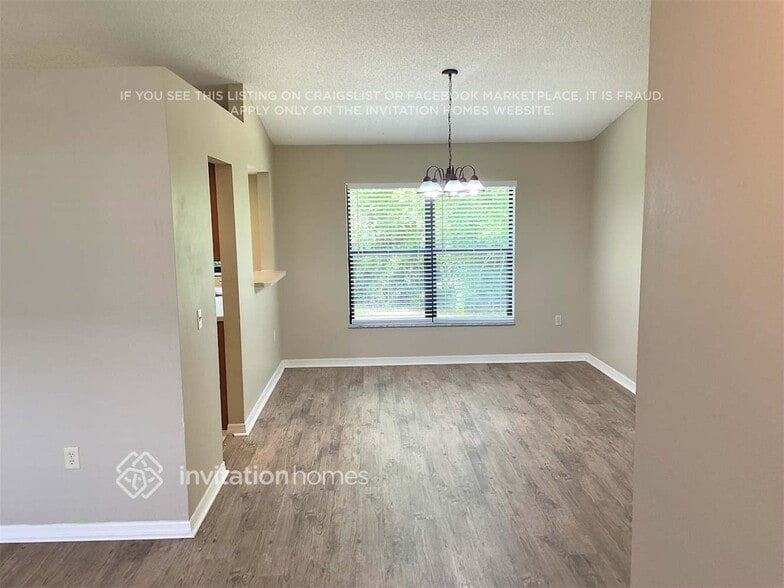 Building Photo - 2174 E Gloria Dr