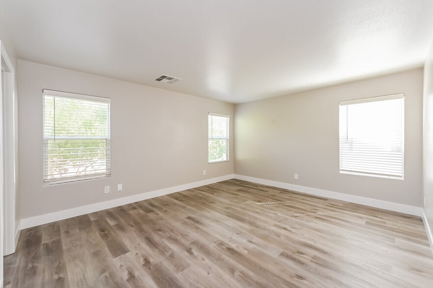 Building Photo - 9534 Vast Valley Ave