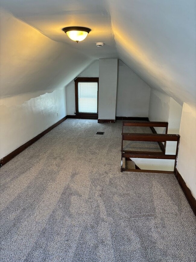 Building Photo - 3bd Single Akron Cash Pay/Section 8