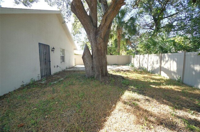 Building Photo - 2416 E Ida St