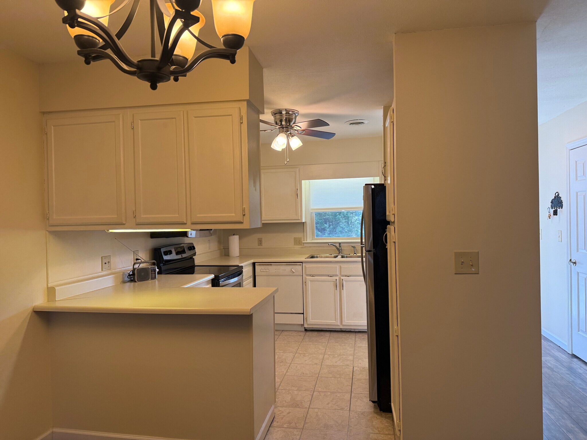 Kitchen - 104 Meadow Park Ln