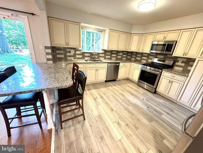 Building Photo - 18 Goshawk Ct