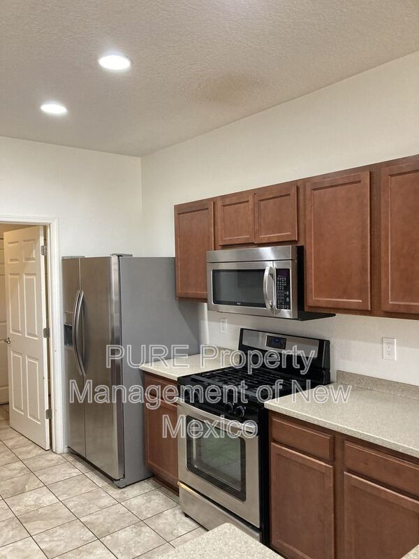 Building Photo - 601 Menaul Blvd NE