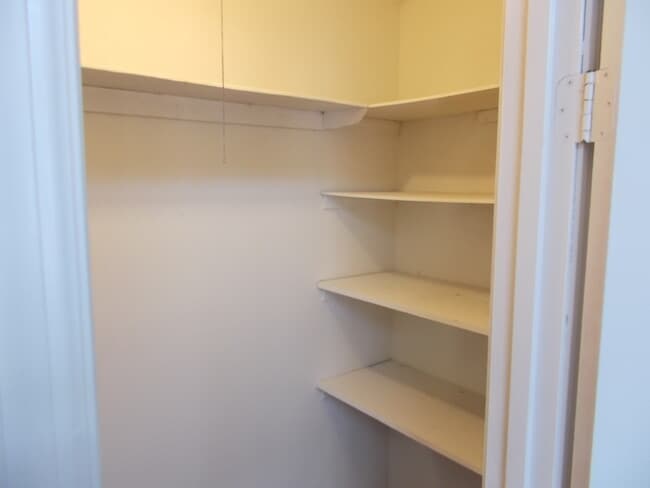 Building Photo - Welcome to the Delightful End Unit! This c...