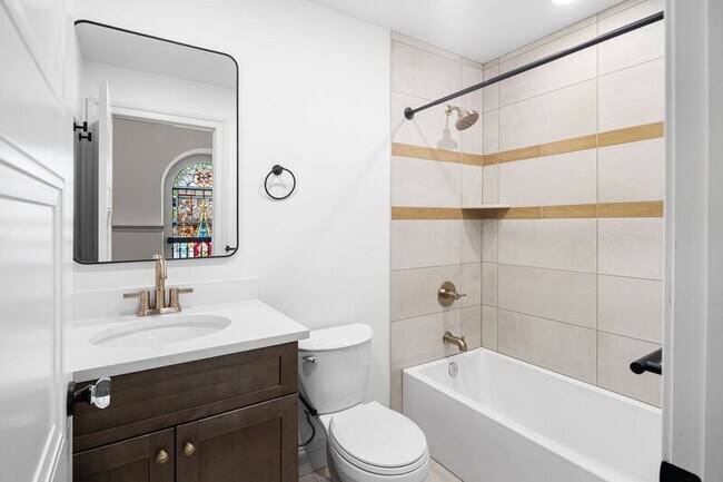 Building Photo - 401 Martin St