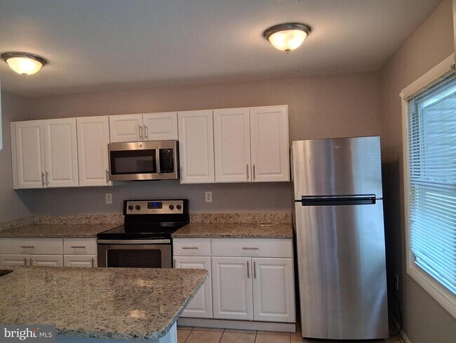 Building Photo - 929 Topview Dr