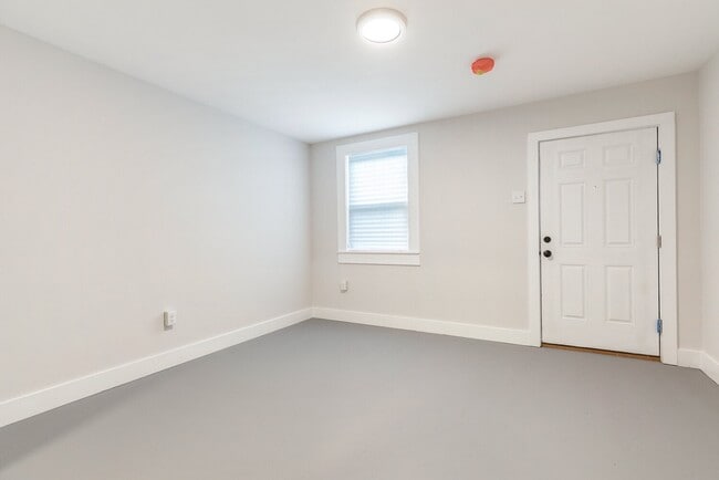 Building Photo - Charming Studio in Mid-City New Orleans – Utilities Included, Modern Kitchen, Shared Laundry