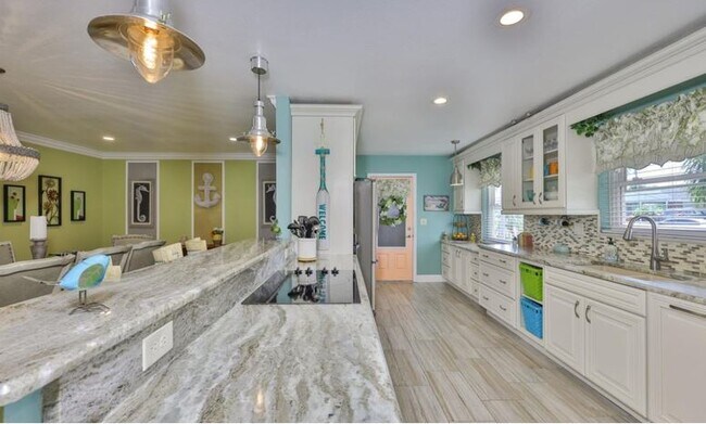 Building Photo - 1801 El Rio Dr