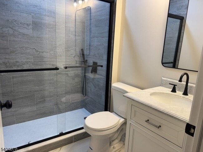 Building Photo - 188 Heckel St