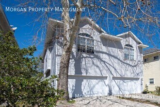 Building Photo - 821 6th Ave S