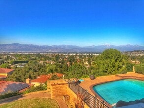 Building Photo - 3 Bedroom Beautiful Home with a stunning view