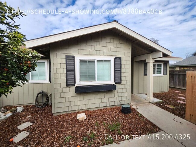 Building Photo - Beautifully renovated 3-bedroom, 2-bath ho...