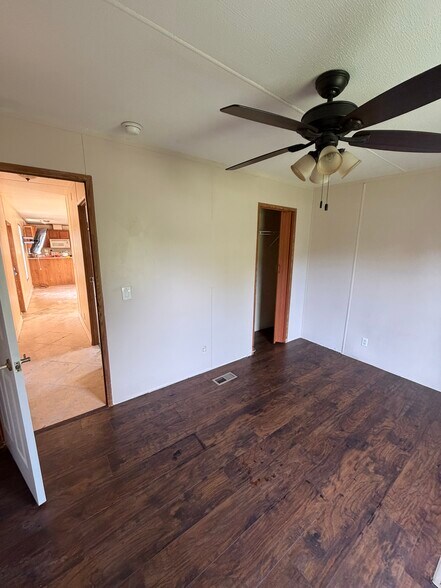 Building Photo - 2024 Laurel Ln