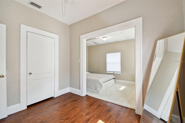 Building Photo - 2445 2nd Ave N