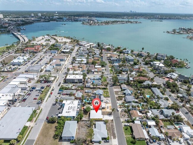 Building Photo - 333 72nd Ave