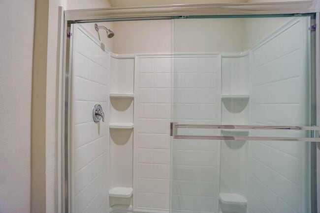 Building Photo - 5824 NE 80th Ct