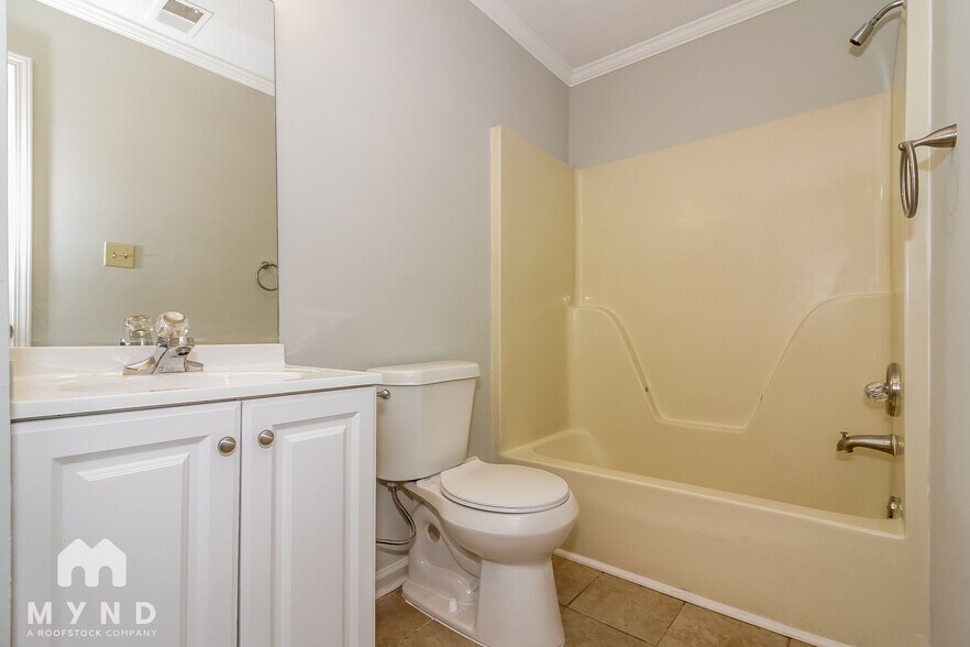 Building Photo - 6354 Amanda Oaks Cir N