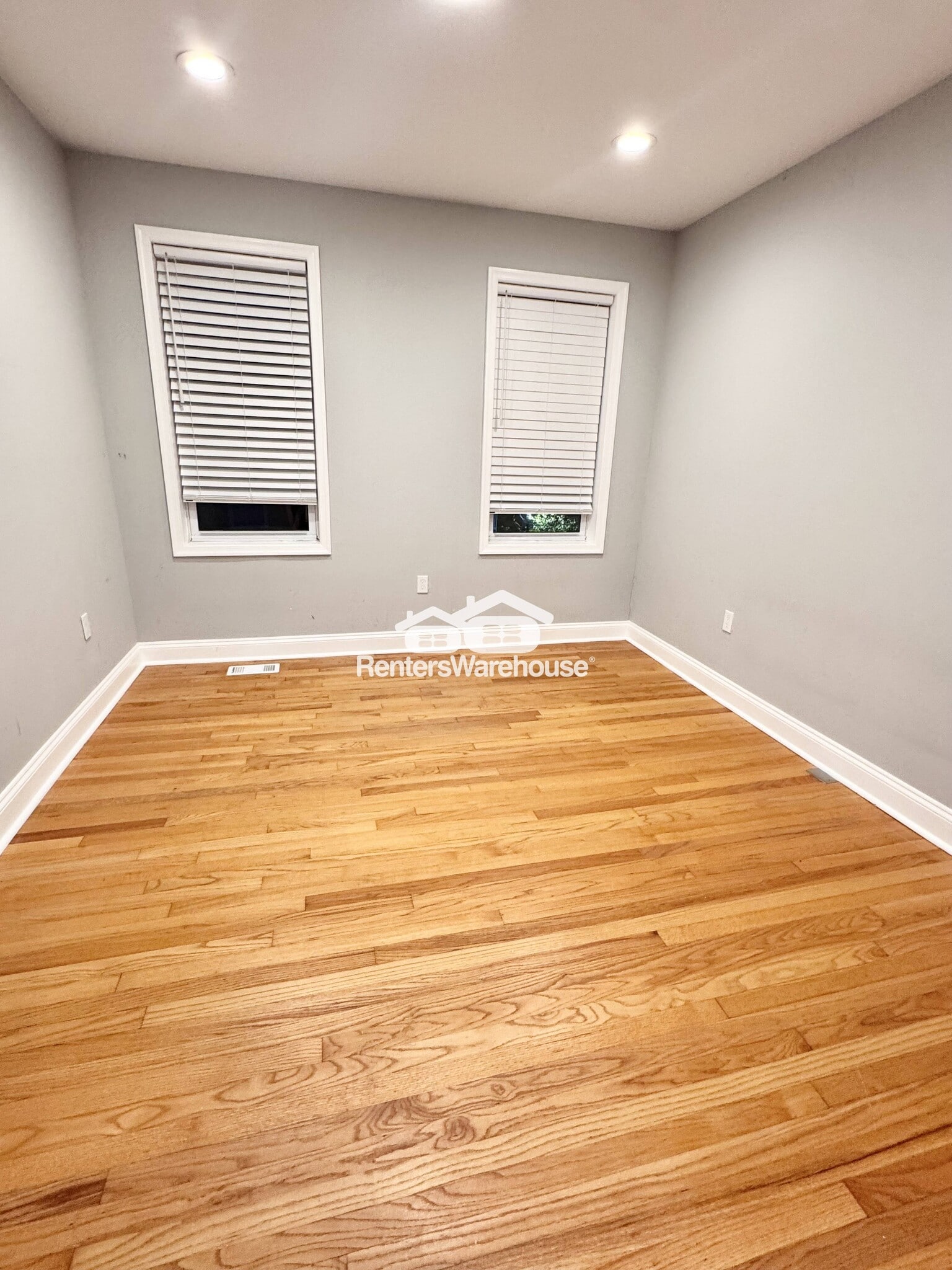 Building Photo - 627 S Curley St