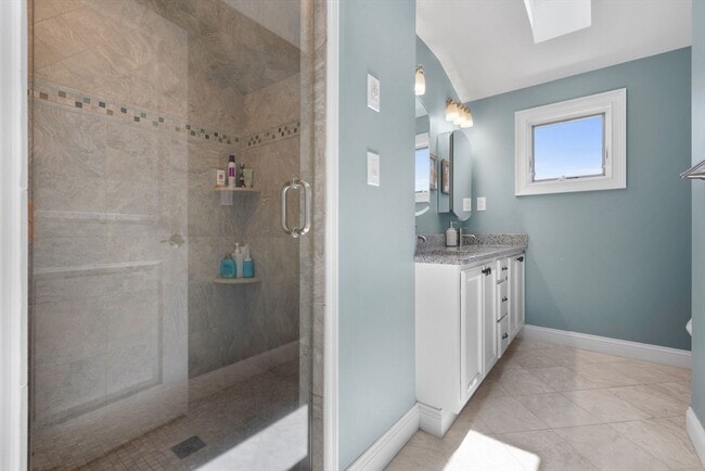 Building Photo - 12 Revere Pl