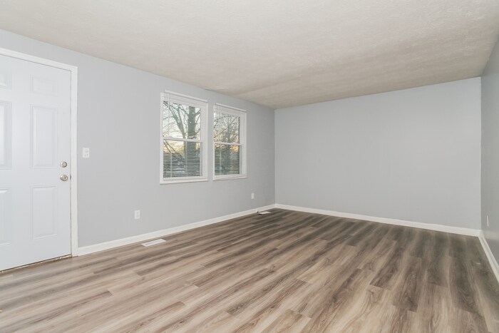 Building Photo - 7847 Kingsgate Way